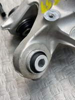 BMW / 3-Series / Кулак поворотный