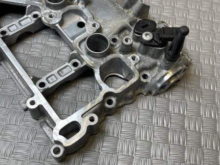 Audi / A6 / Крышка головки блока цилиндров