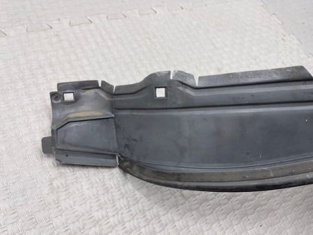 Mercedes-Benz / E-Class / Подкрылок
