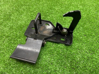 Audi / Q7 / Крюк замка капота