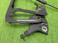 Audi / A4 / Петля капота