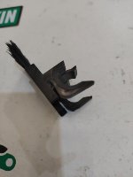 Porsche / Cayenne / Щетка петли багажника