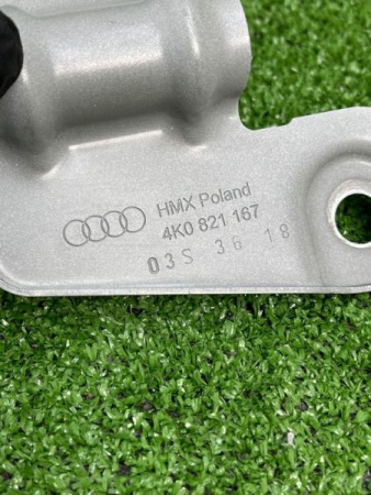 Audi / A6 / Кронштейн крыла