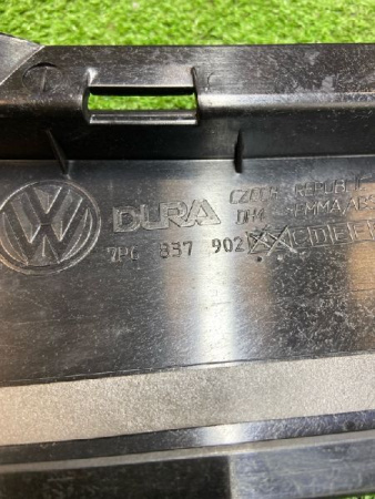 Volkswagen / Touareg / Молдинг двери