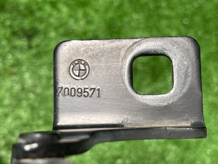 BMW / M6 / Петля крыши