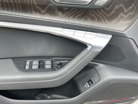 Audi / A6 / Дверь боковая