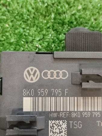 Audi / Q5 / Блок управления двери