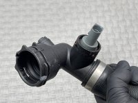 Audi / A4 / Патрубок радиатора