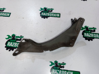 Audi / A6 / Кронштейн крыла