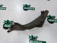 Audi / A6 / Кронштейн крыла