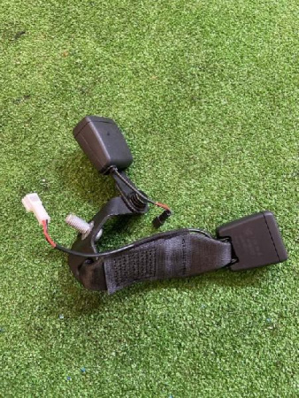 BMW / 1-Series / Замок ремня безопасности