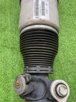 Audi / Q7 / Пневмостойка