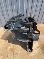 Audi / A4 / Лонжерон