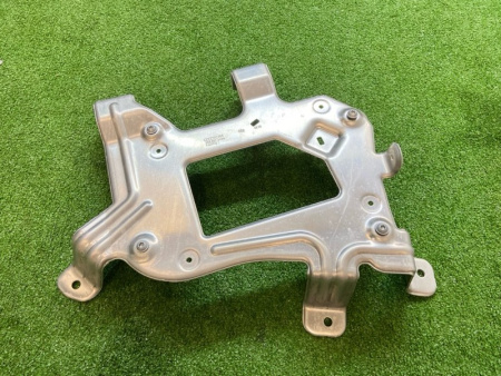 Audi / A6 / Кронштейн