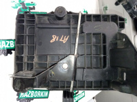 Ford / EXPLORER / Крепление аккумулятора