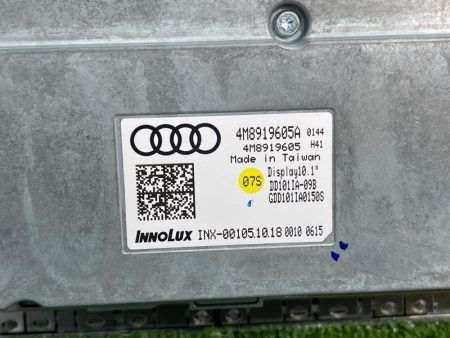 Audi / Q8 / Дисплей мультимедиа