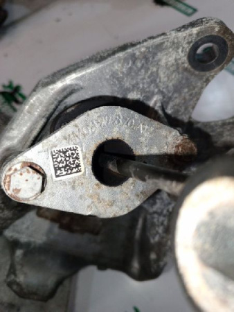 Volkswagen / Touareg / Кронштейн двигателя