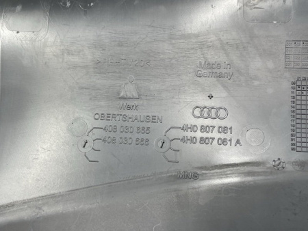 Audi / A8l / Накладка замка капота