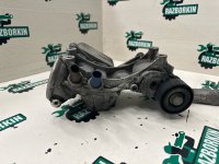 Audi / A4 / Кронштейн генератора и масляный фильтр