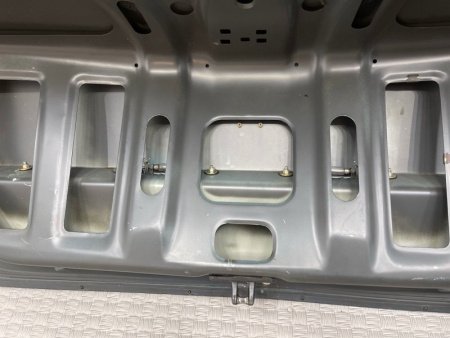 Mercedes-Benz / E-Class / Крышка багажника