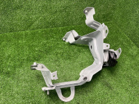 Audi / Q8 / Кронштейн крыла