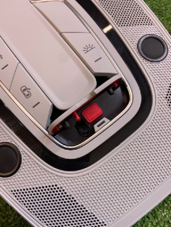 Audi / A5 / Плафон подсветки салона