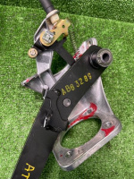 Mercedes-Benz / 300E / Педаль тормоза