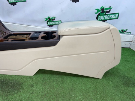 Volkswagen / Touareg / Консоль центральная