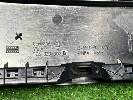 Volkswagen / Golf / Молдинг двери