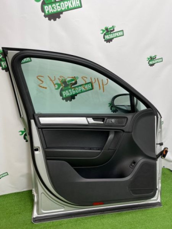 Volkswagen / Touareg / Дверь боковая