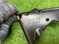 Audi / Q8 / Кронштейн