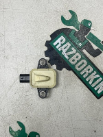 Audi / A6 / Датчик удара двери