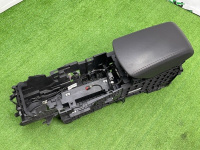 Ford / EXPLORER / Подлокотник