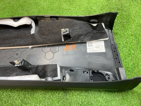 Audi / Q8 / Накладка стойки