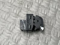 Audi / Q5 / Кнопка крышки багажника
