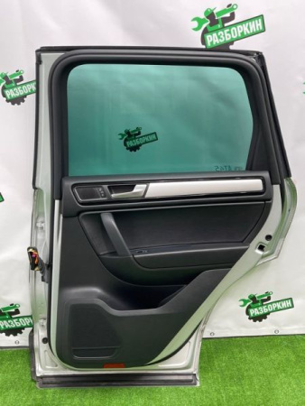 Volkswagen / Touareg / Дверь боковая