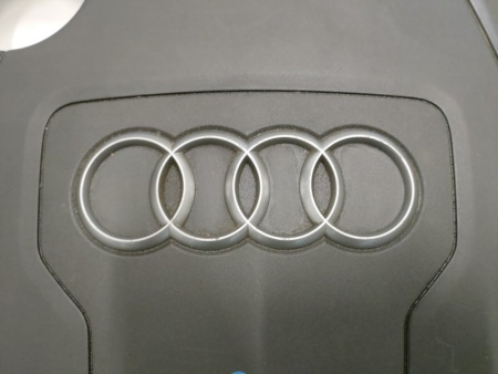Audi / Q5 / Крышка ДВС декоративная