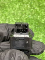 Audi / Q7 / Кнопка крышки багажника