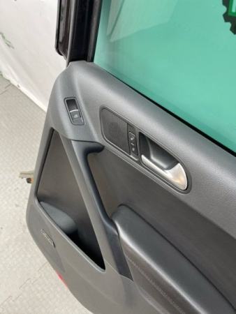 Volkswagen / Tiguan / Дверь боковая