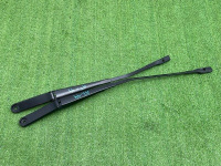 Audi / A4 / Поводок дворников