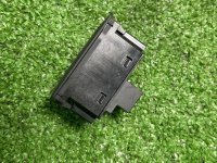 Audi / A6 / Кнопка крышки багажника