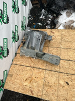 BMW / 1-Series / Лонжерон