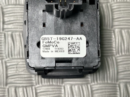 Ford / EXPLORER / Розетка