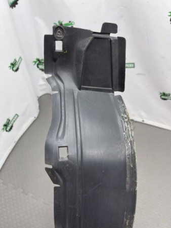 Mercedes-Benz / E-Class / Подкрылок