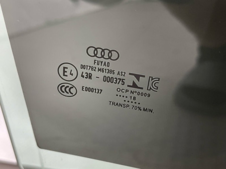 Audi / A6 / Стекло двери