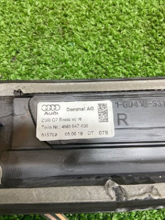 Audi / Q8 / Накладка порога