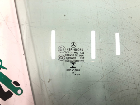 Mercedes-Benz / GLC 250d 4-matic / Стекло двери