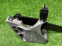 Mercedes-Benz / 190e / Педаль тормоза