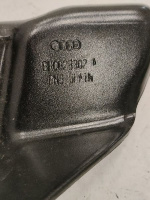 Audi / Q5 / Петля капота