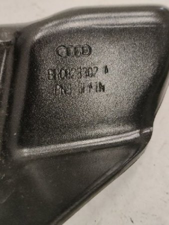 Audi / Q5 / Петля капота